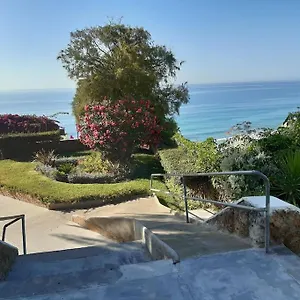 https://apartamento-en-primera-linea-de-playa.hotelsinnerja.org